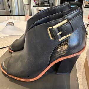 Vince Camuto VV-Fareena leather upper booties size 7.5 M